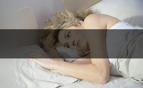 喝茶失眠怎樣才能快速入睡，這樣可以有效防止失-2