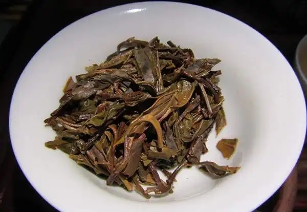 為什么普洱茶的葉底會(huì)出現(xiàn)紅梗？